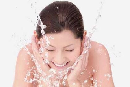 职场女性日常防痘四部曲